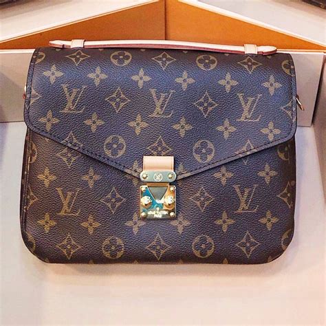 louis vuitton m44875 pochette métis|louis vuitton reverse pochette metis.